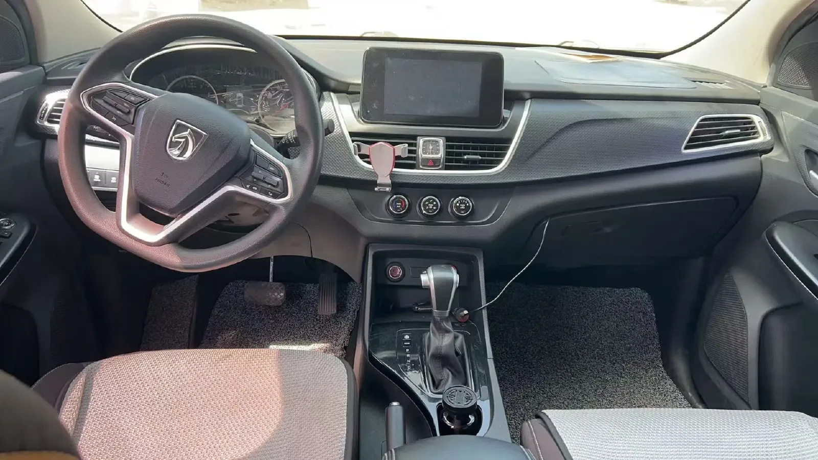 2019 BaoJun 730 1.5T 151HP L4 CVT,autocango,china used car exporter,china ev exporter,chinese used car exporter,chinese used ev exporter