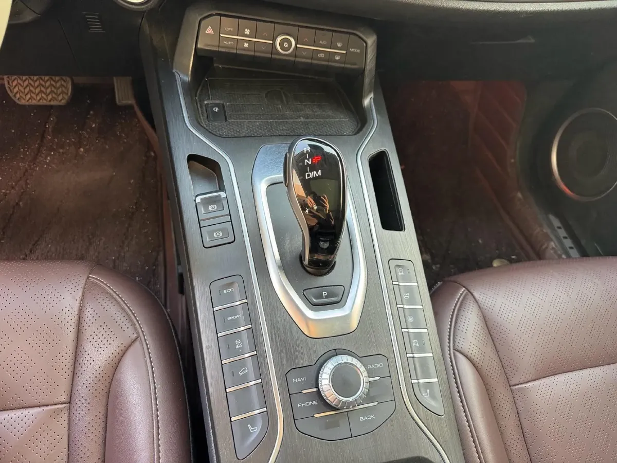 2021 WEY VV6 2.0T 227HP L4 7DCT,autocango,china used car exporter,china ev exporter,chinese used car exporter,chinese used ev exporter