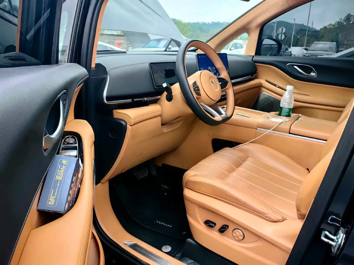 2025 Voyah Dream BEV 108.7KWH,autocango,china used car exporter,china ev exporter,chinese used car exporter,chinese used ev exporter