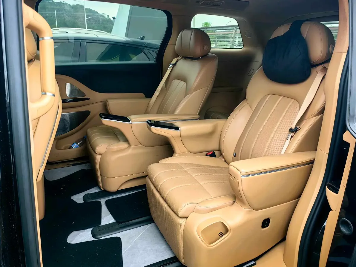 2025 Voyah Dream BEV 108.7KWH,autocango,china used car exporter,china ev exporter,chinese used car exporter,chinese used ev exporter