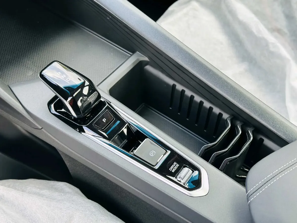 2024 Geely Binray 1.5T 181HP L4 7DCT,autocango,china used car exporter,china ev exporter,chinese used car exporter,chinese used ev exporter