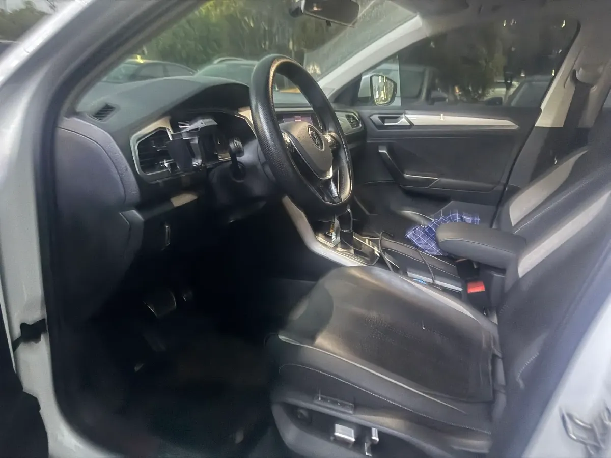 2022 Volkswagen T-Roc 1.4T 150HP L4 7DCT,autocango,china used car exporter,china ev exporter,chinese used car exporter,chinese used ev exporter