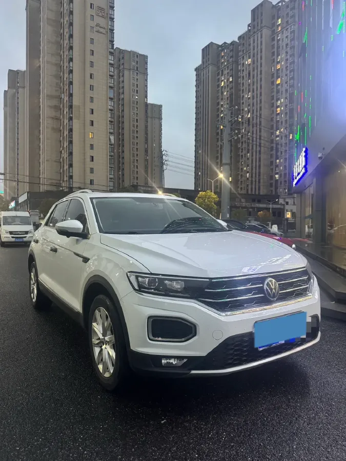 2022 Volkswagen T-Roc 1.4T 150HP L4 7DCT,autocango,china used car exporter,china ev exporter,chinese used car exporter,chinese used ev exporter