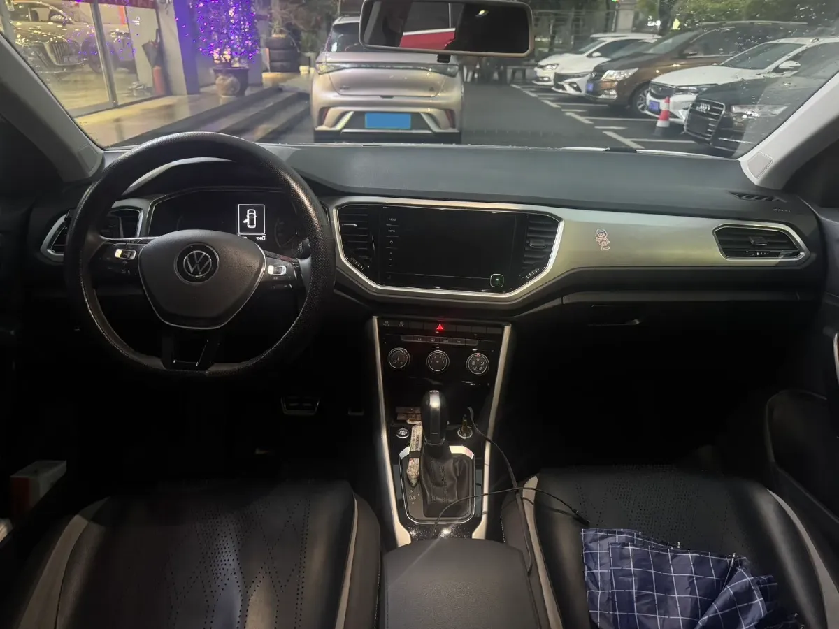 2022 Volkswagen T-Roc 1.4T 150HP L4 7DCT,autocango,china used car exporter,china ev exporter,chinese used car exporter,chinese used ev exporter