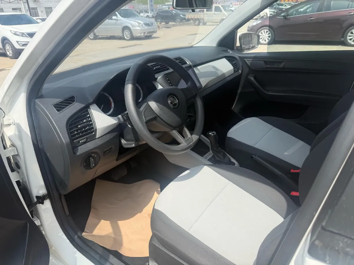 2017 Skoda Fabia 1.4L 90HP L4 6AT,autocango,china used car exporter,china ev exporter,chinese used car exporter,chinese used ev exporter