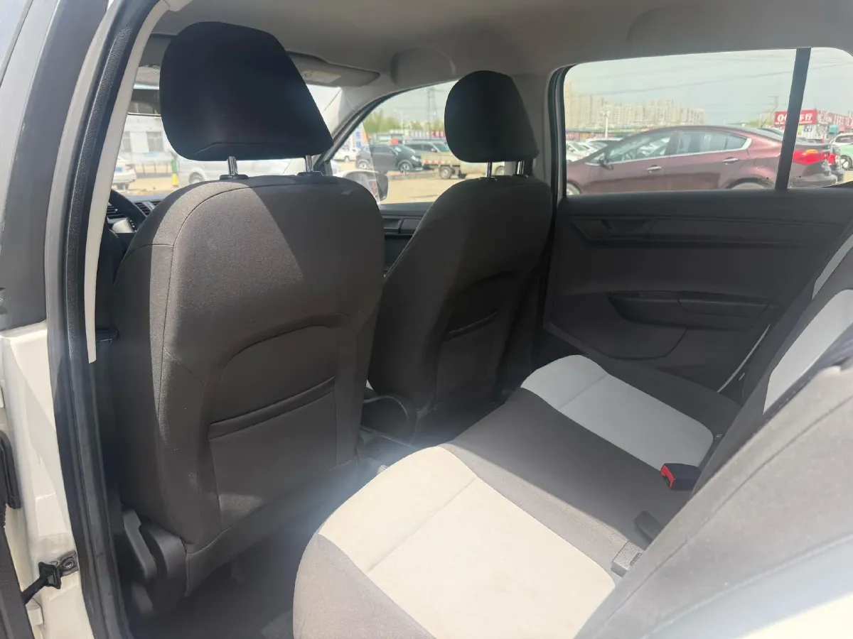 2017 Skoda Fabia 1.4L 90HP L4 6AT,autocango,china used car exporter,china ev exporter,chinese used car exporter,chinese used ev exporter