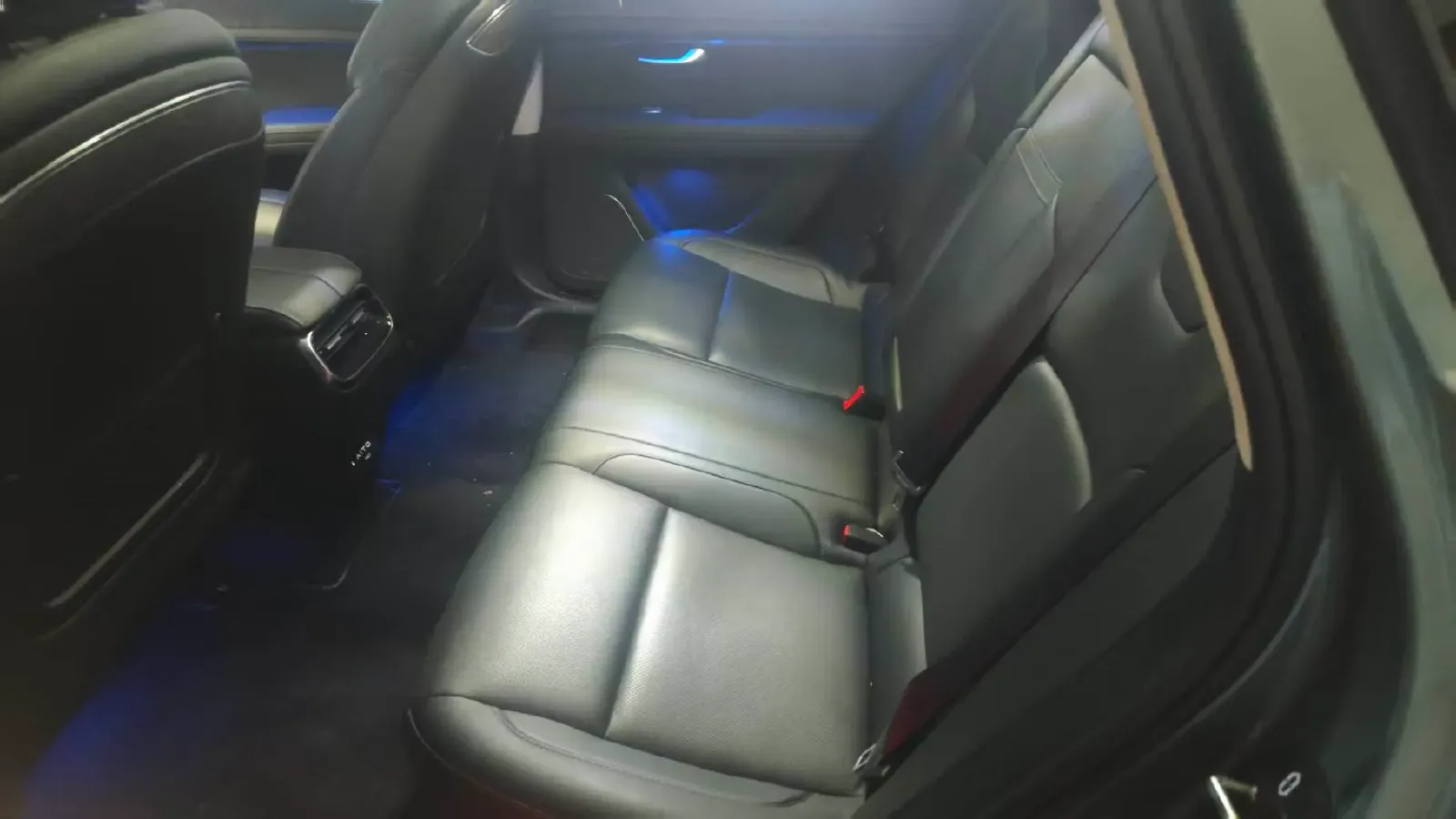 2022 AITO AITO M5 Range Extended 125HP REEV 40KWH,autocango,china used car exporter,china ev exporter,chinese used car exporter,chinese used ev exporter