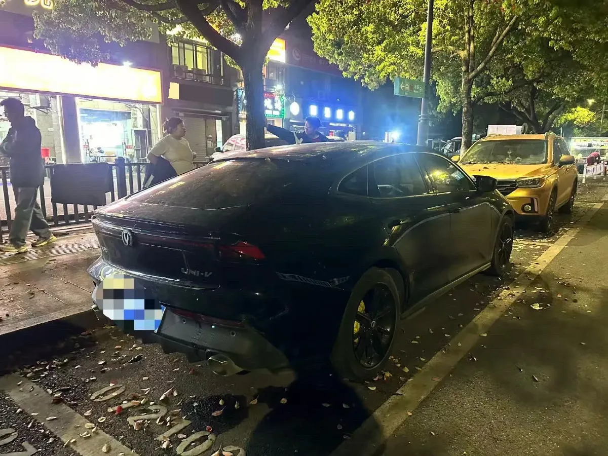 2022 ChangAn UNI-V 1.5T 188HP L4 7DCT,autocango,china used car exporter,china ev exporter,chinese used car exporter,chinese used ev exporter