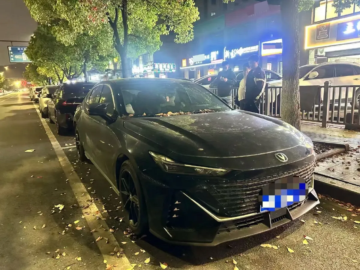 2022 ChangAn UNI-V 1.5T 188HP L4 7DCT,autocango,china used car exporter,china ev exporter,chinese used car exporter,chinese used ev exporter