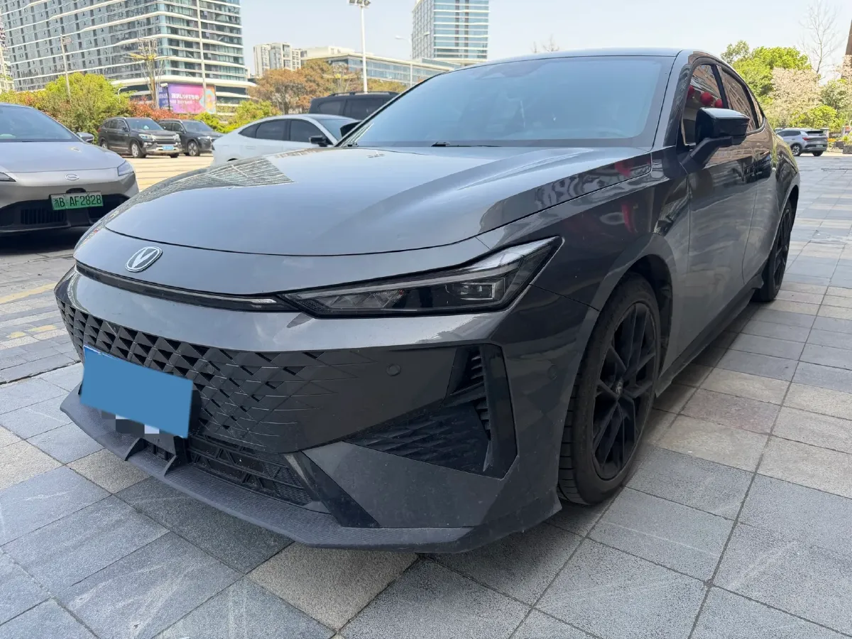 2024 ChangAn UNI-V 1.5T 188HP L4 7DCT,autocango,china used car exporter,china ev exporter,chinese used car exporter,chinese used ev exporter