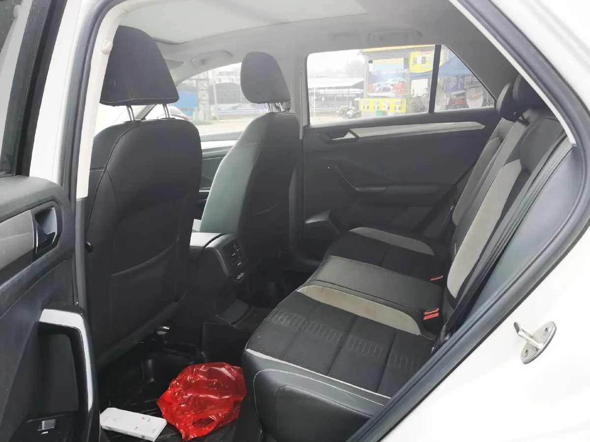 2022 Volkswagen T-Roc 1.4T 150HP L4 7DCT,autocango,china used car exporter,china ev exporter,chinese used car exporter,chinese used ev exporter