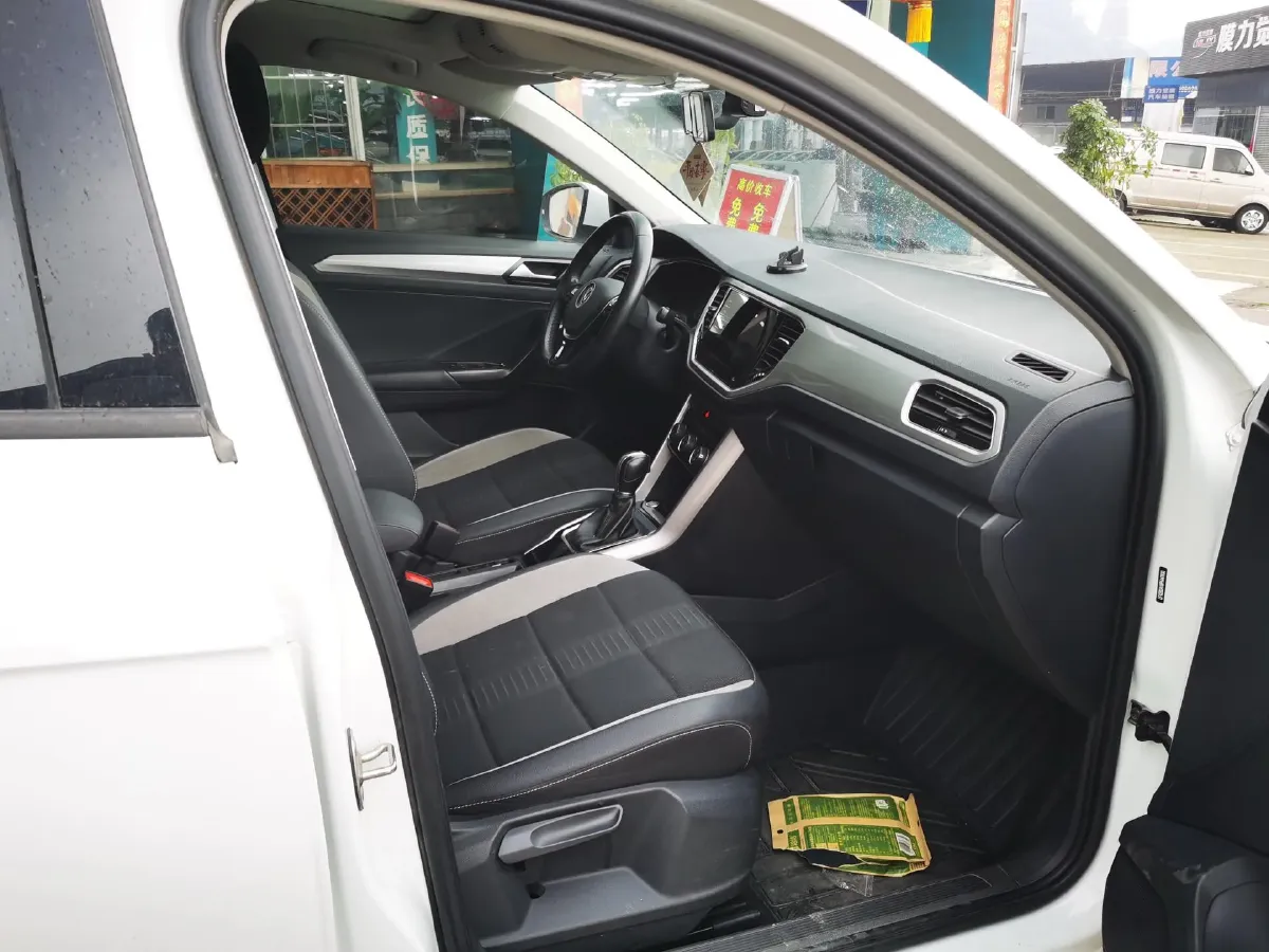 2022 Volkswagen T-Roc 1.4T 150HP L4 7DCT,autocango,china used car exporter,china ev exporter,chinese used car exporter,chinese used ev exporter