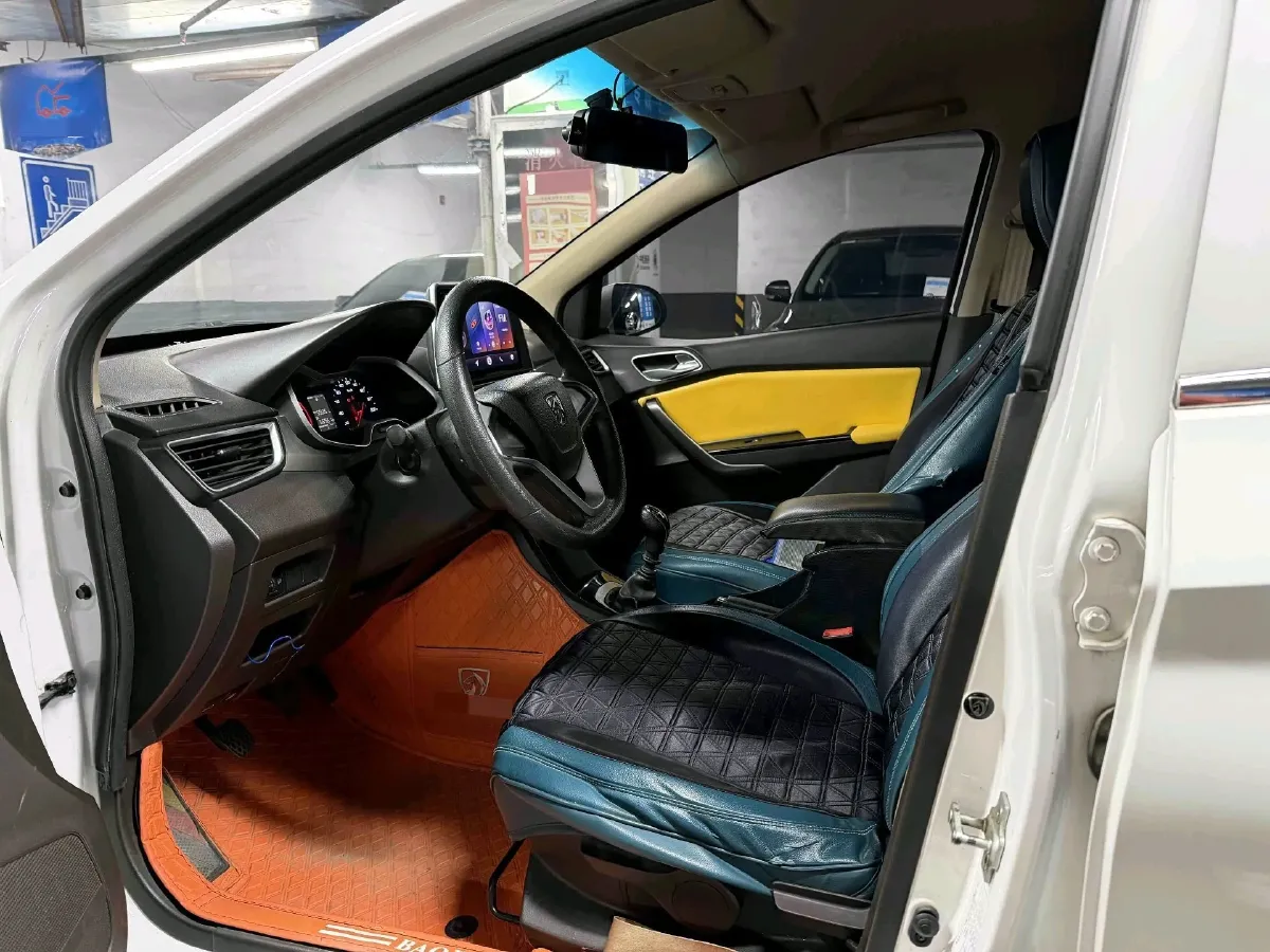 2017 BaoJun 310W 1.5L 112HP L4 6MT,autocango,china used car exporter,china ev exporter,chinese used car exporter,chinese used ev exporter