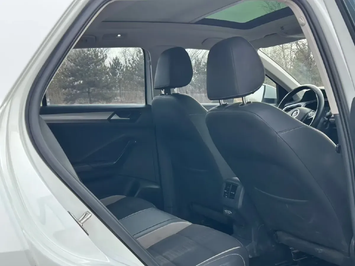 2022 Volkswagen T-Roc 1.4T 150HP L4 7DCT,autocango,china used car exporter,china ev exporter,chinese used car exporter,chinese used ev exporter