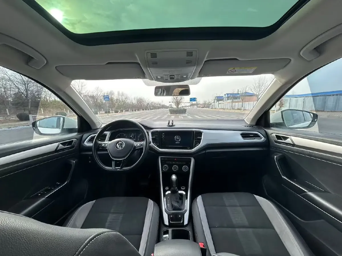 2022 Volkswagen T-Roc 1.4T 150HP L4 7DCT,autocango,china used car exporter,china ev exporter,chinese used car exporter,chinese used ev exporter