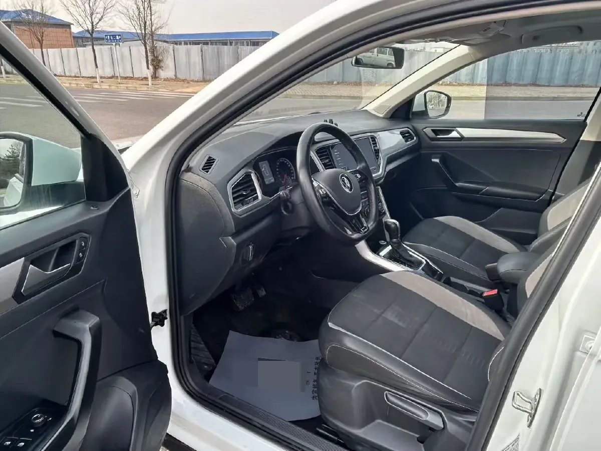 2022 Volkswagen T-Roc 1.4T 150HP L4 7DCT,autocango,china used car exporter,china ev exporter,chinese used car exporter,chinese used ev exporter