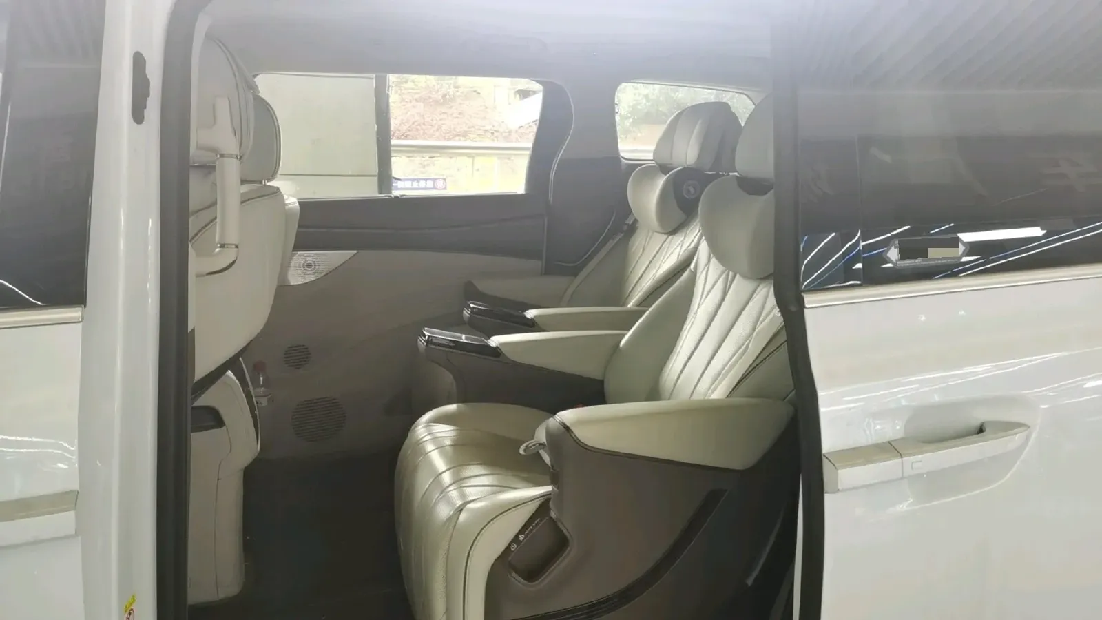 2022 Denza D9 1.5T 139HP L4 E-CVT PHEV 40.06KWH,autocango,china used car exporter,china ev exporter,chinese used car exporter,chinese used ev exporter