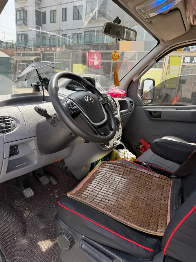 2021 MAXUS XinTu V80 2.0T 127HP L4 6MT,autocango,china used car exporter,china ev exporter,chinese used car exporter,chinese used ev exporter