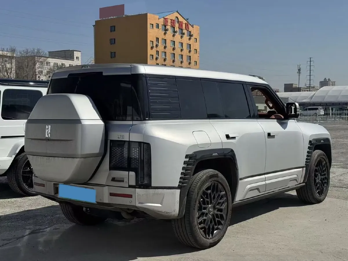 2023 YangWang U8 2.0T 272HP L4 REEV 49.05KWH,autocango,china used car exporter,china ev exporter,chinese used car exporter,chinese used ev exporter