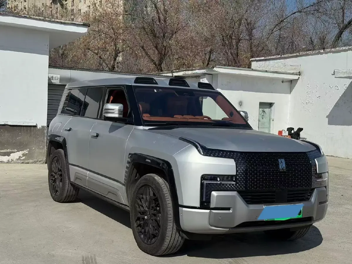 2023 YangWang U8 2.0T 272HP L4 REEV 49.05KWH,autocango,china used car exporter,china ev exporter,chinese used car exporter,chinese used ev exporter