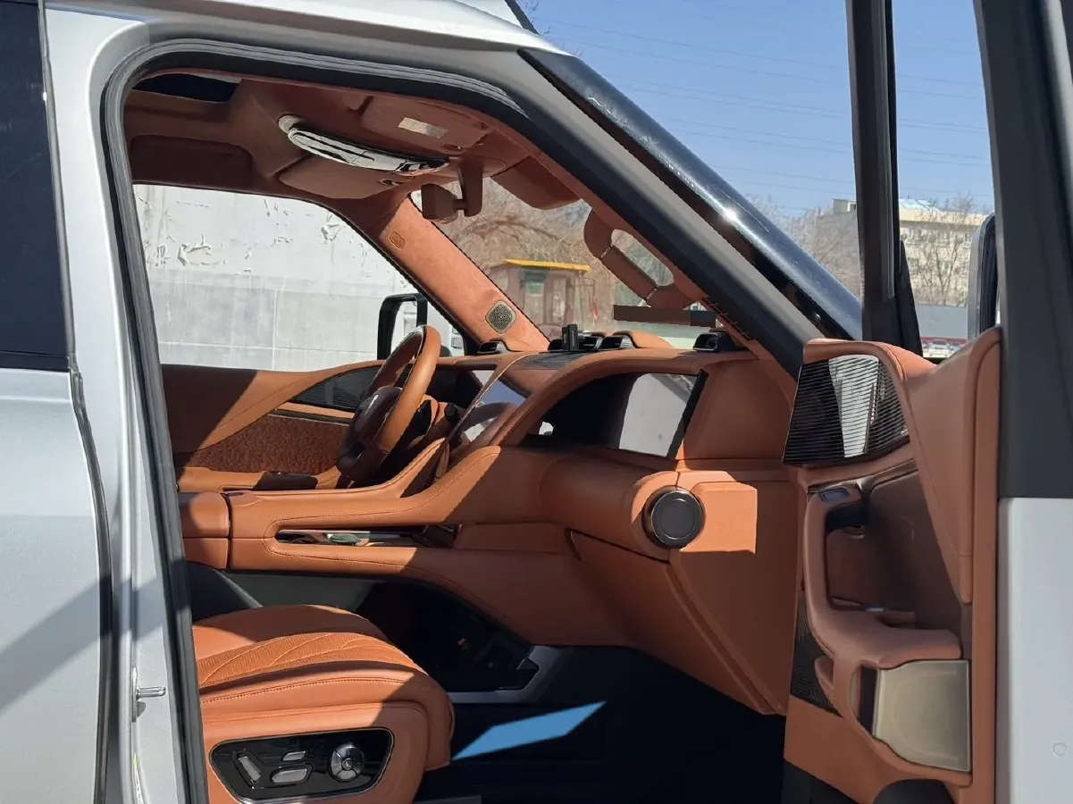 2023 YangWang U8 2.0T 272HP L4 REEV 49.05KWH,autocango,china used car exporter,china ev exporter,chinese used car exporter,chinese used ev exporter