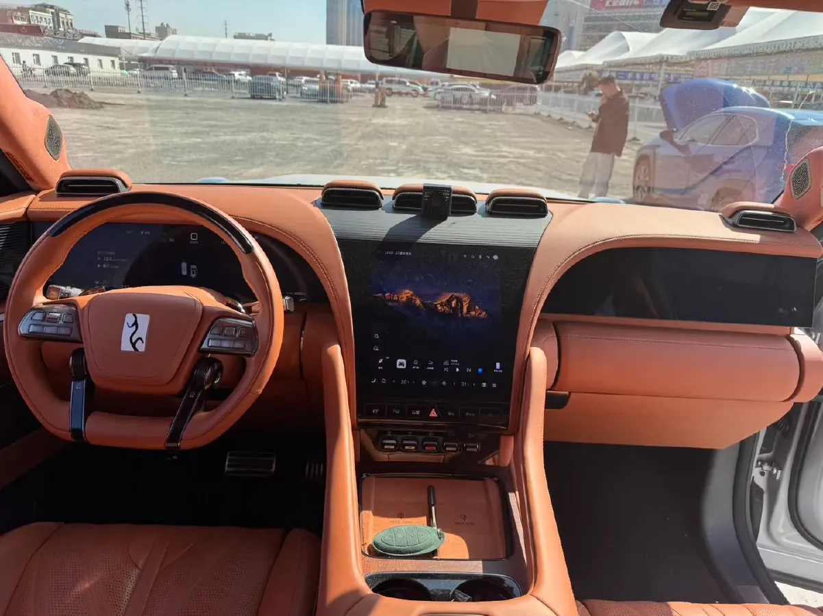 2023 YangWang U8 2.0T 272HP L4 REEV 49.05KWH,autocango,china used car exporter,china ev exporter,chinese used car exporter,chinese used ev exporter