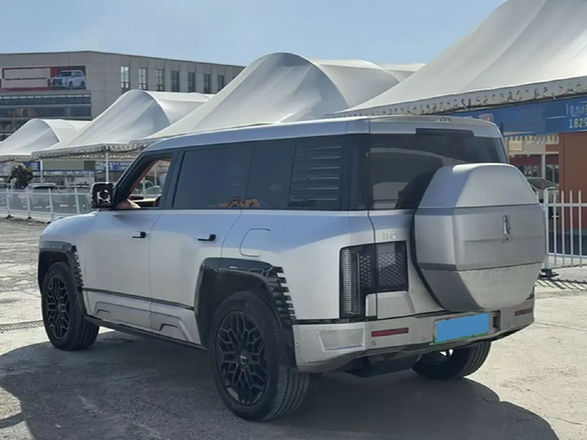 2023 YangWang U8 2.0T 272HP L4 REEV 49.05KWH,autocango,china used car exporter,china ev exporter,chinese used car exporter,chinese used ev exporter