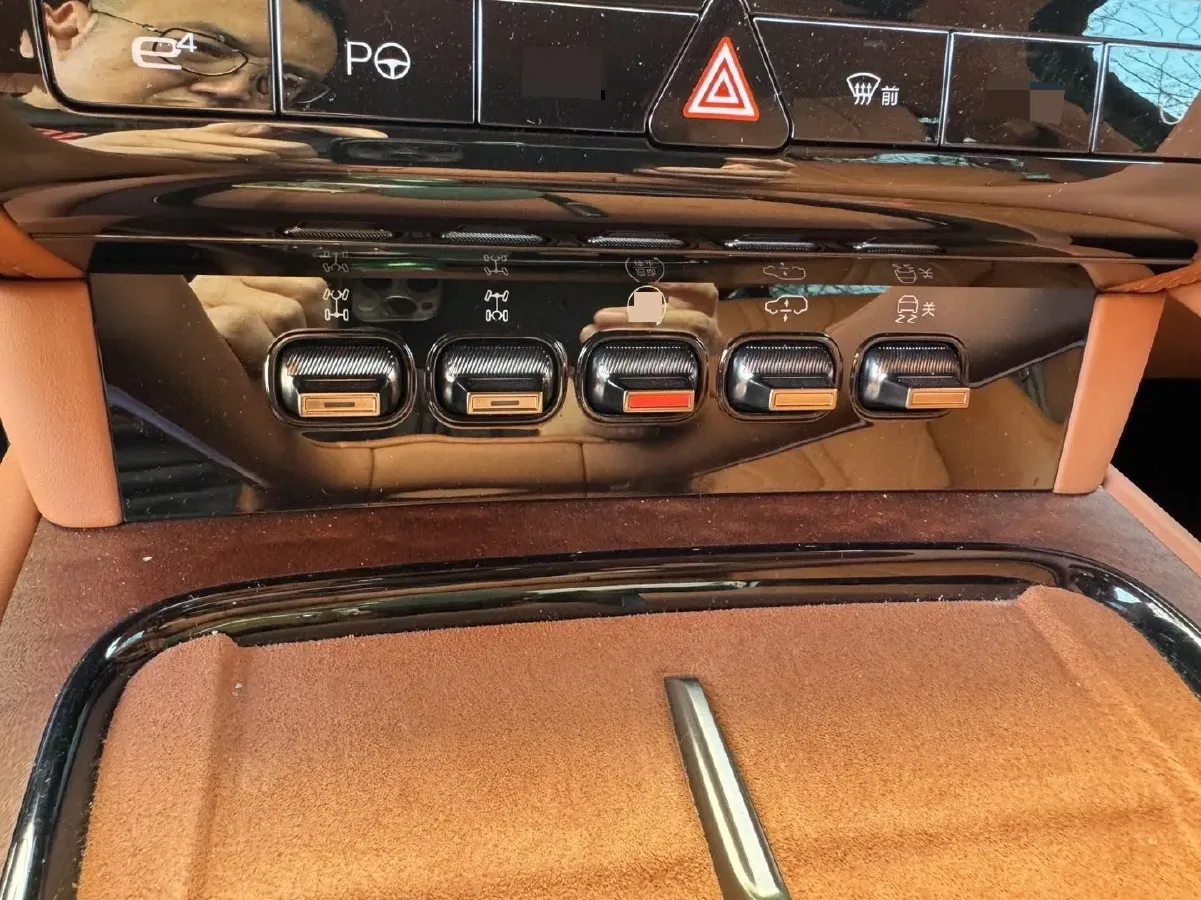 2023 YangWang U8 2.0T 272HP L4 REEV 49.05KWH,autocango,china used car exporter,china ev exporter,chinese used car exporter,chinese used ev exporter