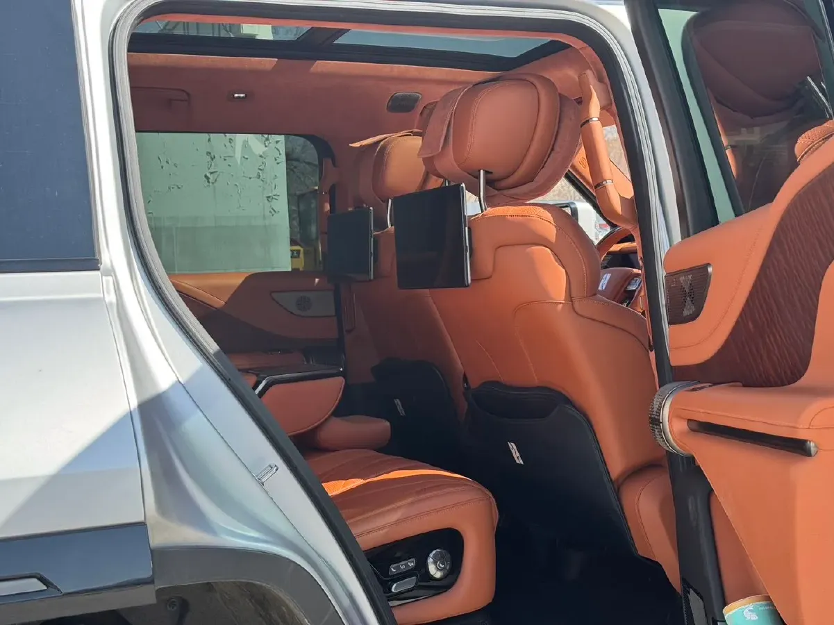 2023 YangWang U8 2.0T 272HP L4 REEV 49.05KWH,autocango,china used car exporter,china ev exporter,chinese used car exporter,chinese used ev exporter