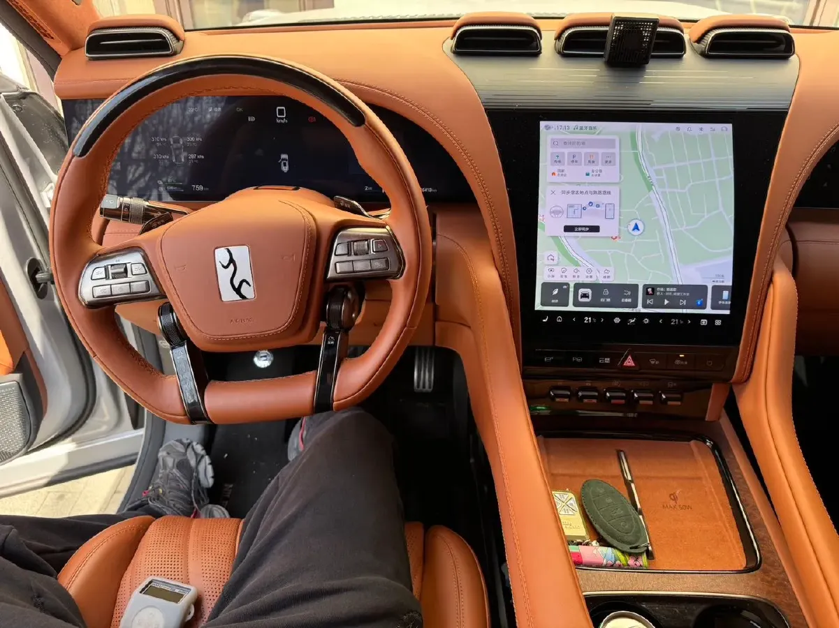 2023 YangWang U8 2.0T 272HP L4 REEV 49.05KWH,autocango,china used car exporter,china ev exporter,chinese used car exporter,chinese used ev exporter