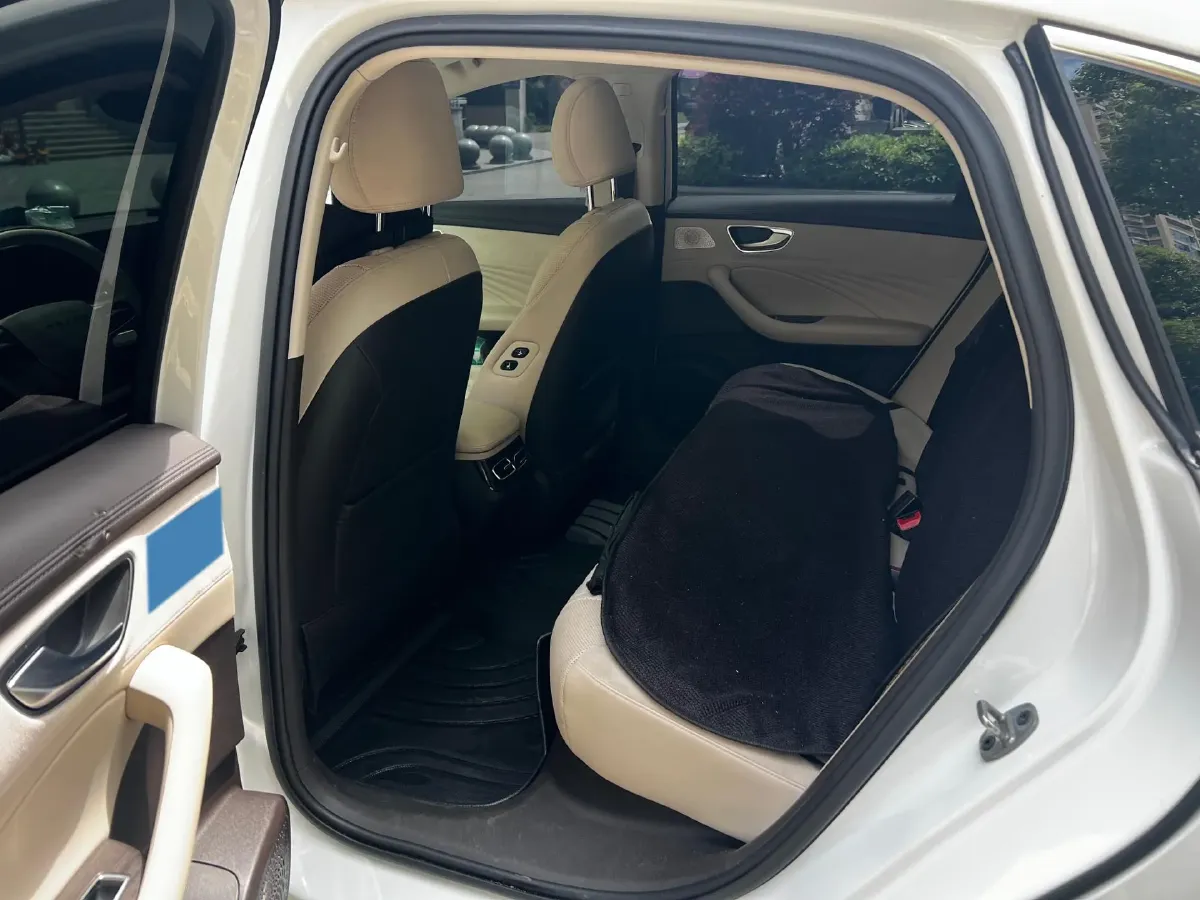 2023 Roewe D7 1.5L 112HP L4 1DHT PHEV 21.4KWH,autocango,china used car exporter,china ev exporter,chinese used car exporter,chinese used ev exporter