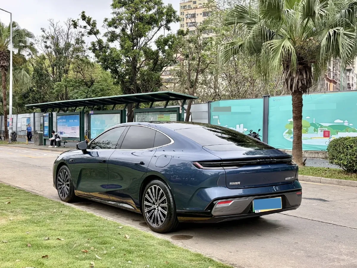 2025 Geely Galaxy Starshine 8 1.5T 163HP L4 3DHT PHEV 27.69KWH,autocango,china used car exporter,china ev exporter,chinese used car exporter,chinese used ev exporter