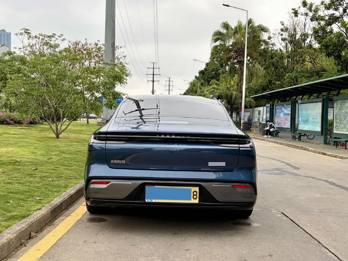 2025 Geely Galaxy Starshine 8 1.5T 163HP L4 3DHT PHEV 27.69KWH,autocango,china used car exporter,china ev exporter,chinese used car exporter,chinese used ev exporter