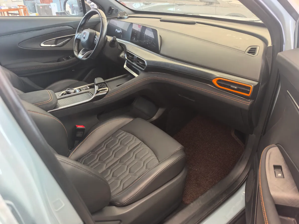 2022 ChangAn UNI-T 2.0T 233HP L4 8AT,autocango,china used car exporter,china ev exporter,chinese used car exporter,chinese used ev exporter