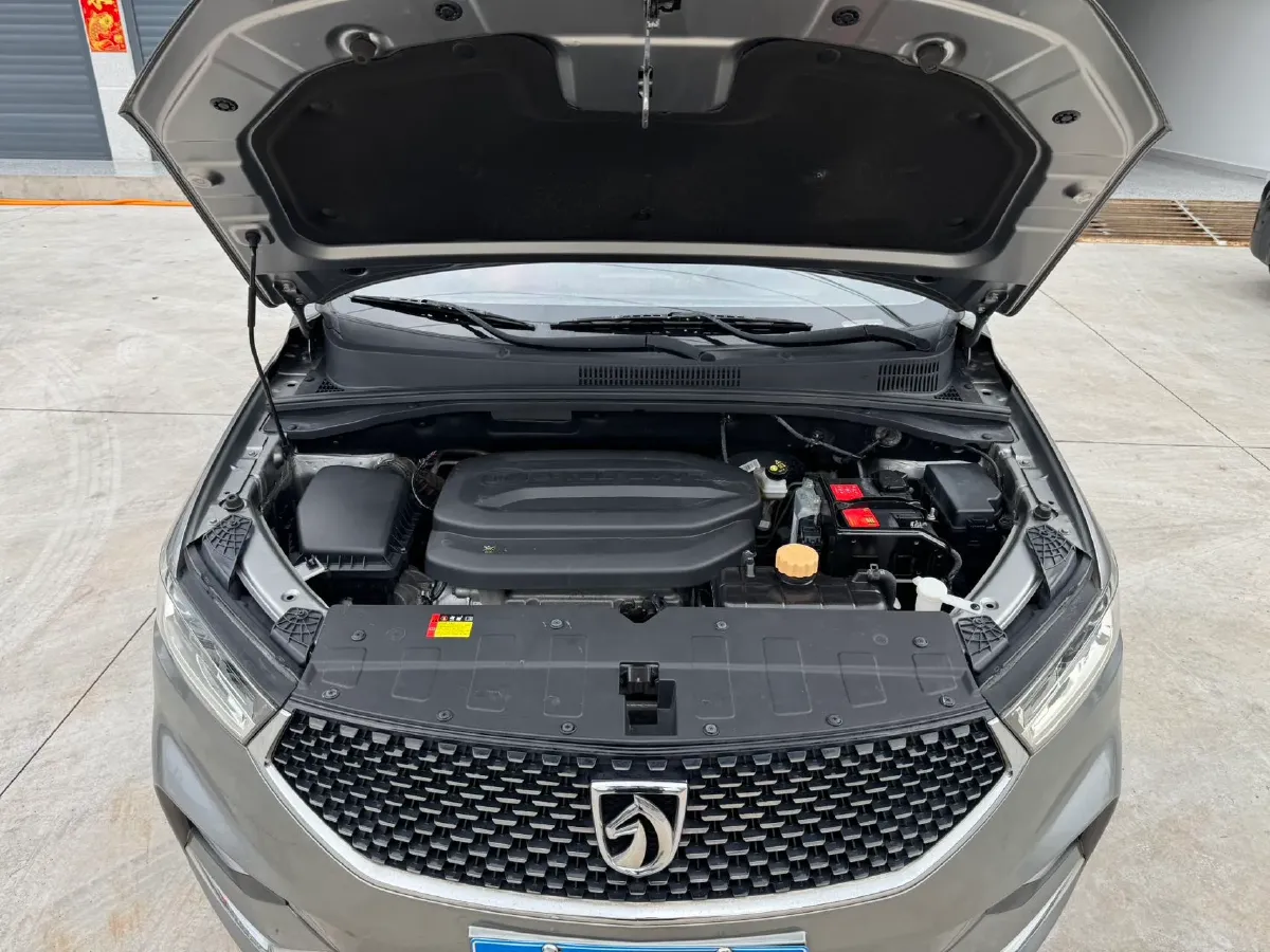 2019 BaoJun 360 1.5L 105HP L4 6MT,autocango,china used car exporter,china ev exporter,chinese used car exporter,chinese used ev exporter