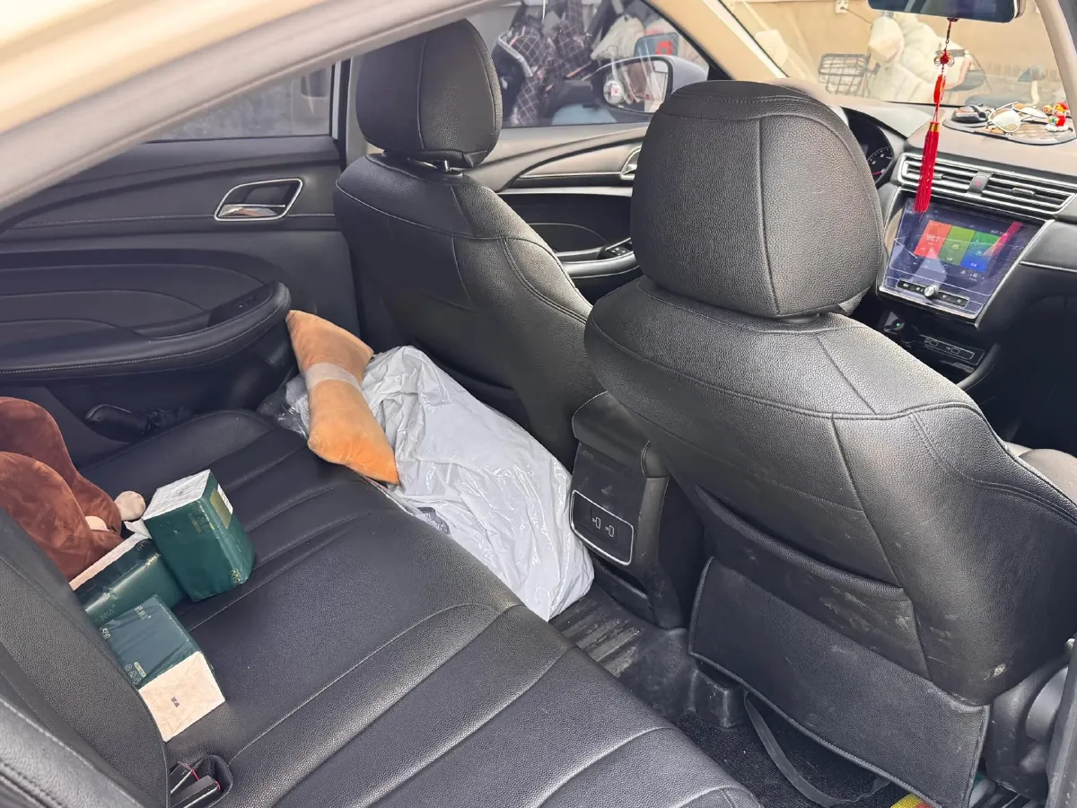 2020 Roewe i5 1.5L 120HP L4 5MT,autocango,china used car exporter,china ev exporter,chinese used car exporter,chinese used ev exporter