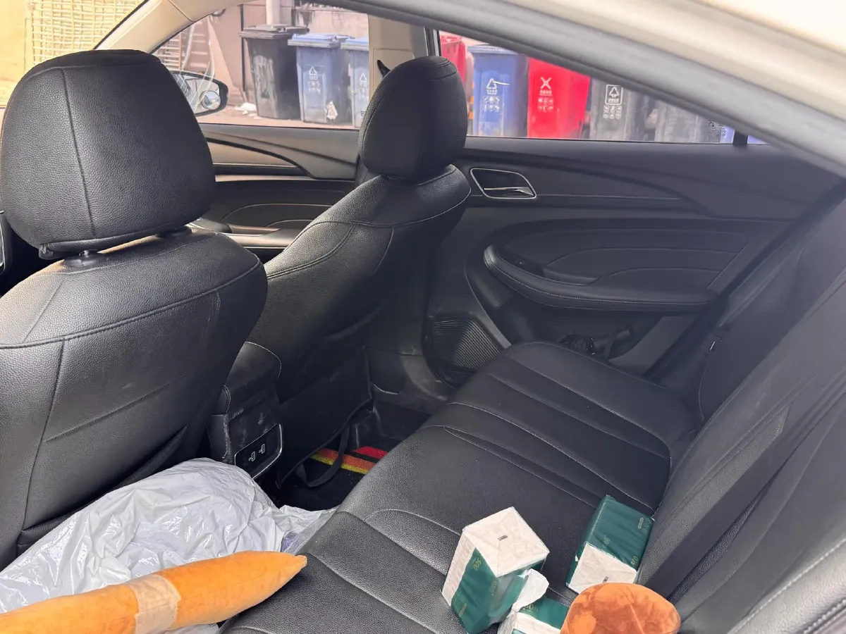 2020 Roewe i5 1.5L 120HP L4 5MT,autocango,china used car exporter,china ev exporter,chinese used car exporter,chinese used ev exporter