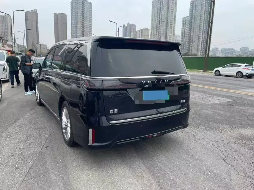 2024 Voyah Dream 1.5T 150HP L4 PHEV 43KWH,autocango,china used car exporter,china ev exporter,chinese used car exporter,chinese used ev exporter