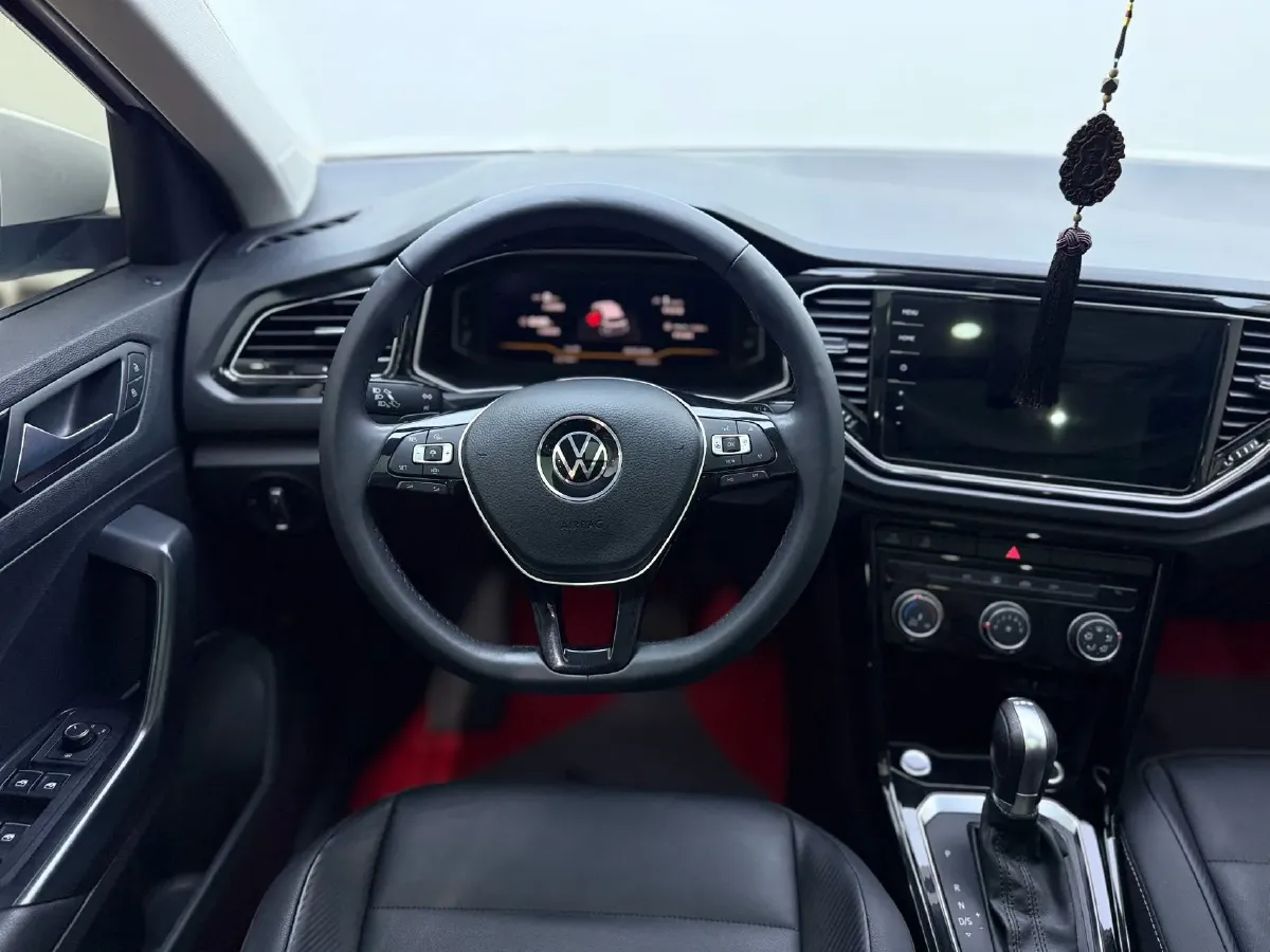 2021 Volkswagen T-Roc 1.4T 150HP L4 7DCT,autocango,china used car exporter,china ev exporter,chinese used car exporter,chinese used ev exporter