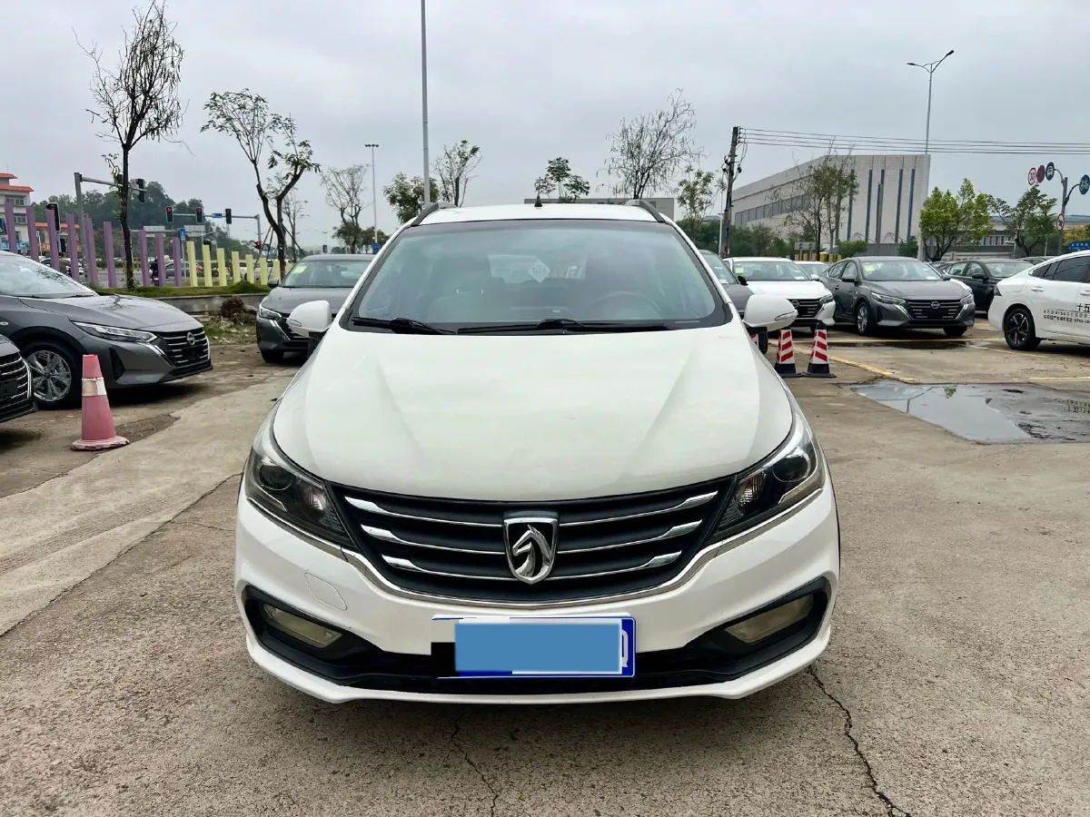 2017 BaoJun 310W 1.5L 112HP L4 6MT,autocango,china used car exporter,china ev exporter,chinese used car exporter,chinese used ev exporter