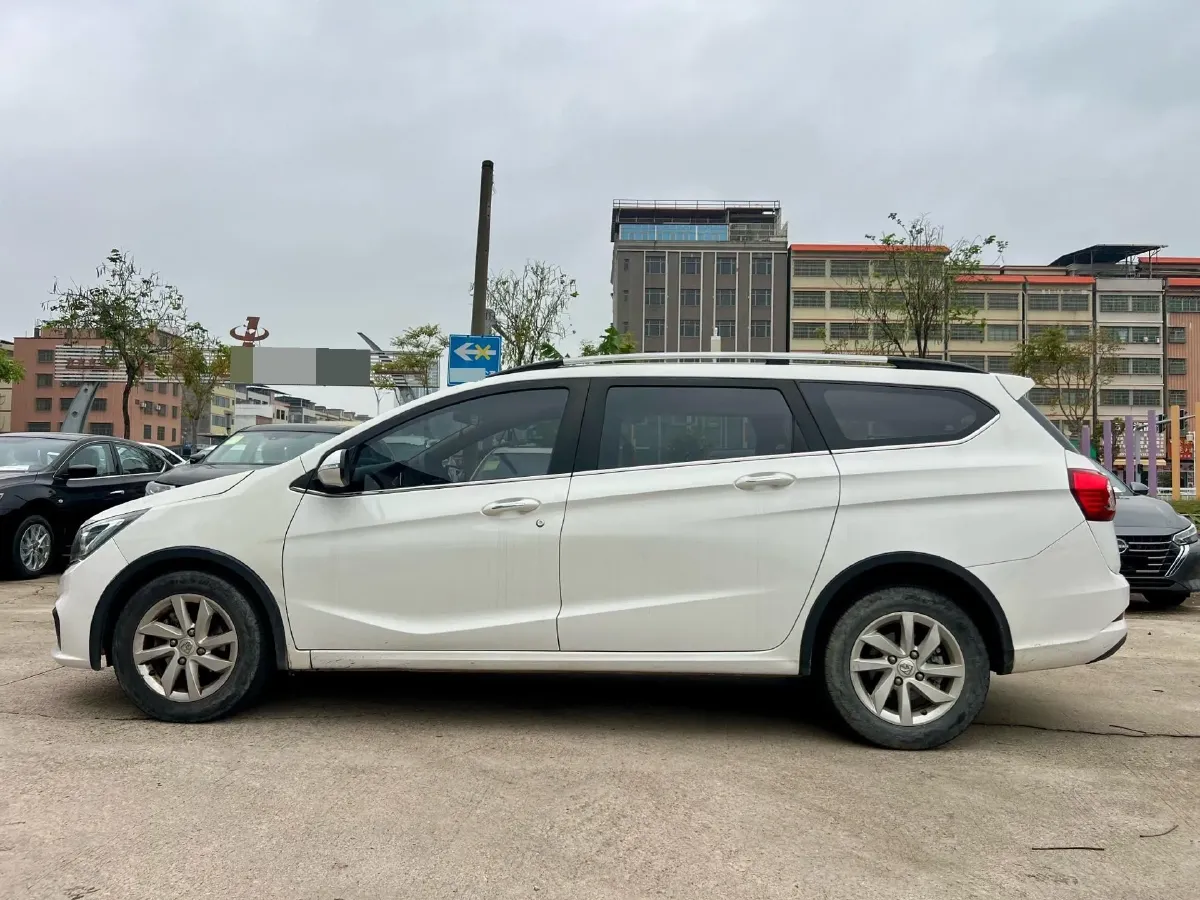 2017 BaoJun 310W 1.5L 112HP L4 6MT,autocango,china used car exporter,china ev exporter,chinese used car exporter,chinese used ev exporter