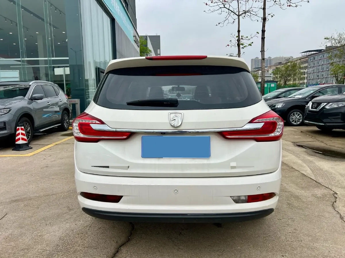 2017 BaoJun 310W 1.5L 112HP L4 6MT,autocango,china used car exporter,china ev exporter,chinese used car exporter,chinese used ev exporter