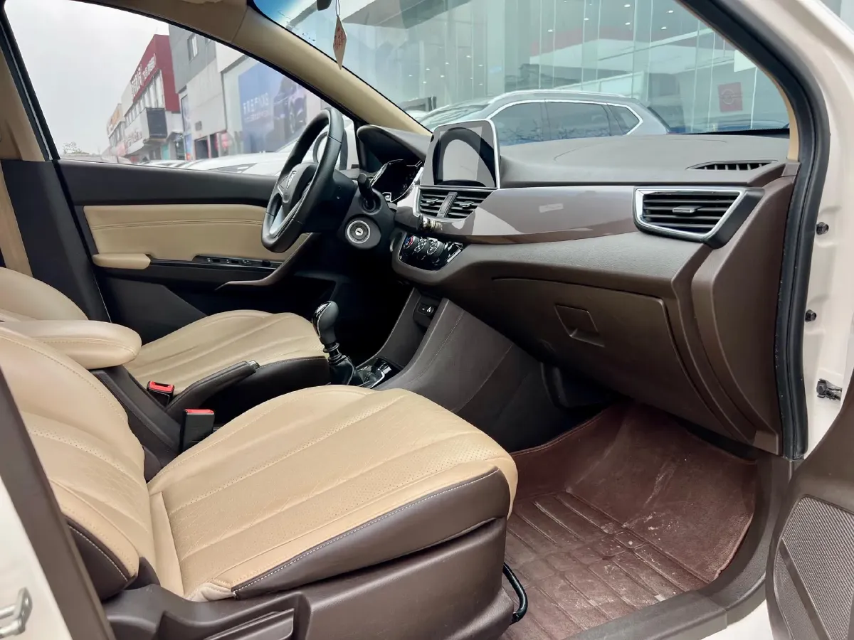 2017 BaoJun 310W 1.5L 112HP L4 6MT,autocango,china used car exporter,china ev exporter,chinese used car exporter,chinese used ev exporter