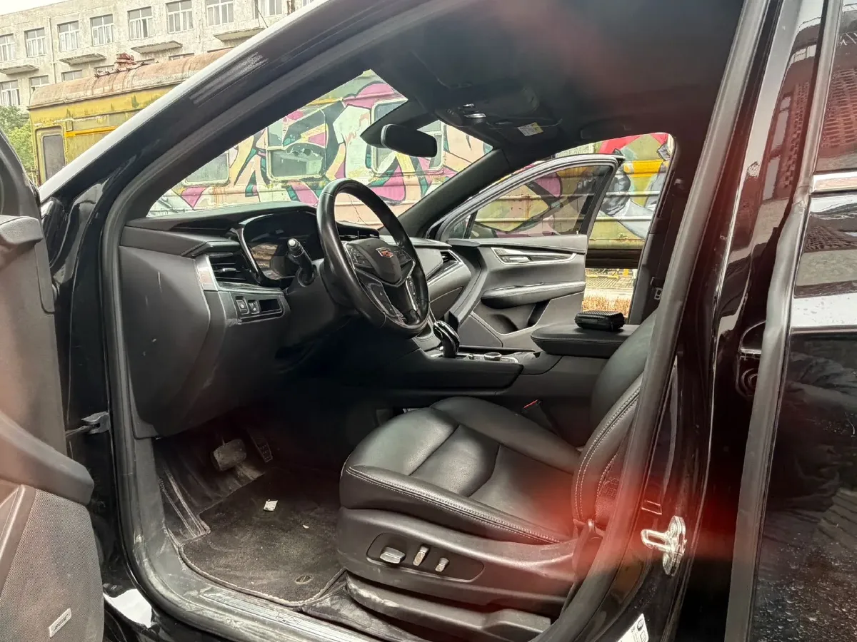 2022 Cadillac XT5 2.0T 237HP L4 9AT,autocango,china used car exporter,china ev exporter,chinese used car exporter,chinese used ev exporter