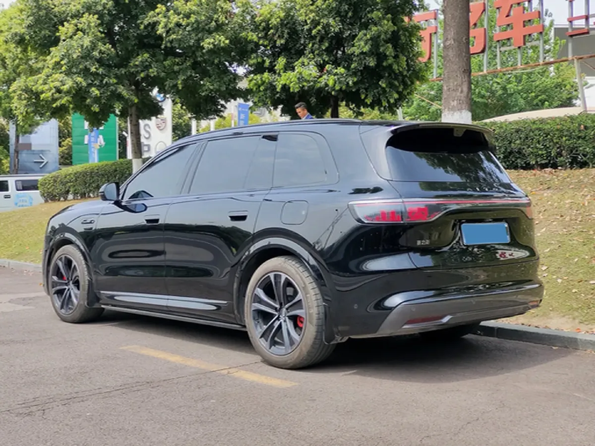 2025 AITO AITO M8 REEV 160HP REEV 53.4KWH,autocango,china used car exporter,china ev exporter,chinese used car exporter,chinese used ev exporter