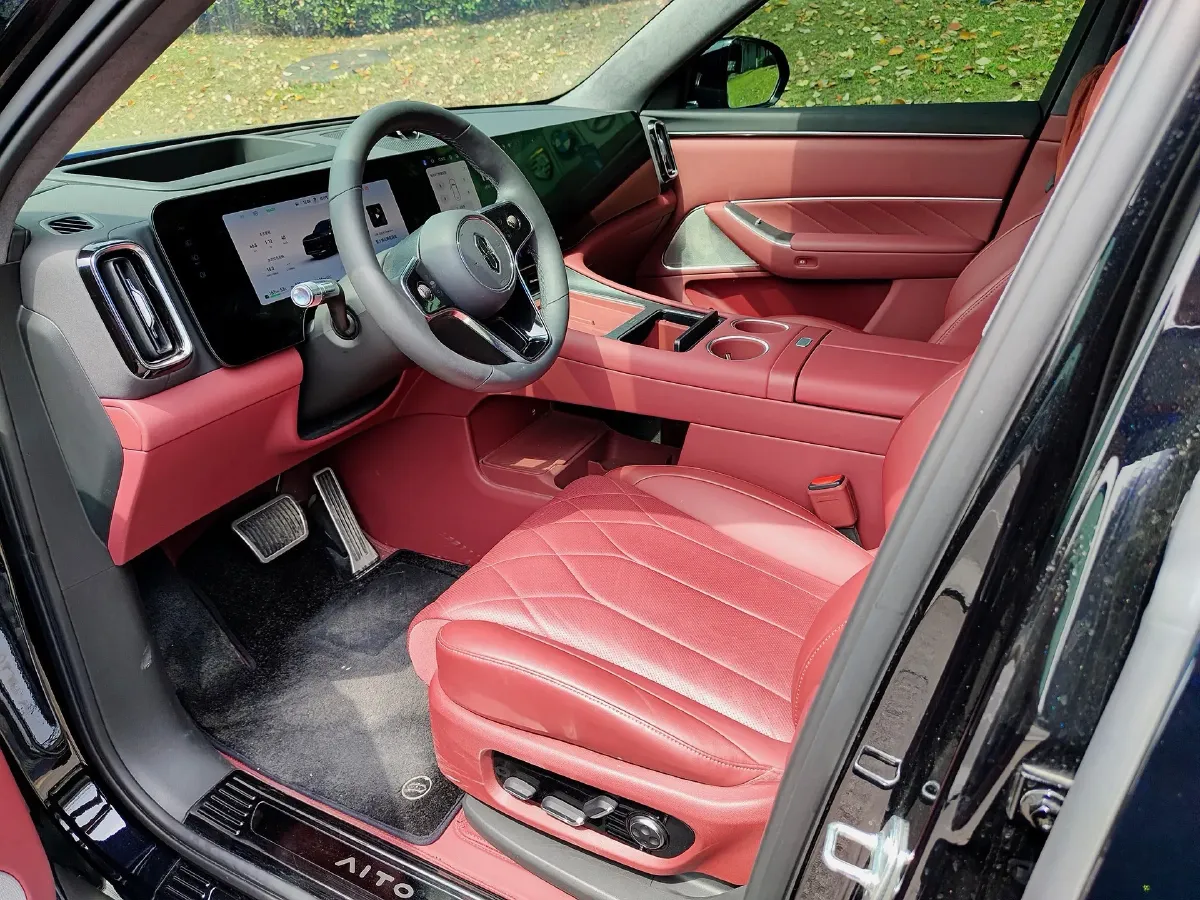 2025 AITO AITO M8 REEV 160HP REEV 53.4KWH,autocango,china used car exporter,china ev exporter,chinese used car exporter,chinese used ev exporter