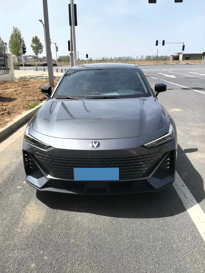 2022 ChangAn UNI-V 1.5T 188HP L4 7DCT,autocango,china used car exporter,china ev exporter,chinese used car exporter,chinese used ev exporter