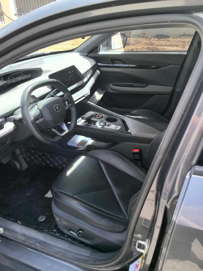 2022 ChangAn UNI-V 1.5T 188HP L4 7DCT,autocango,china used car exporter,china ev exporter,chinese used car exporter,chinese used ev exporter