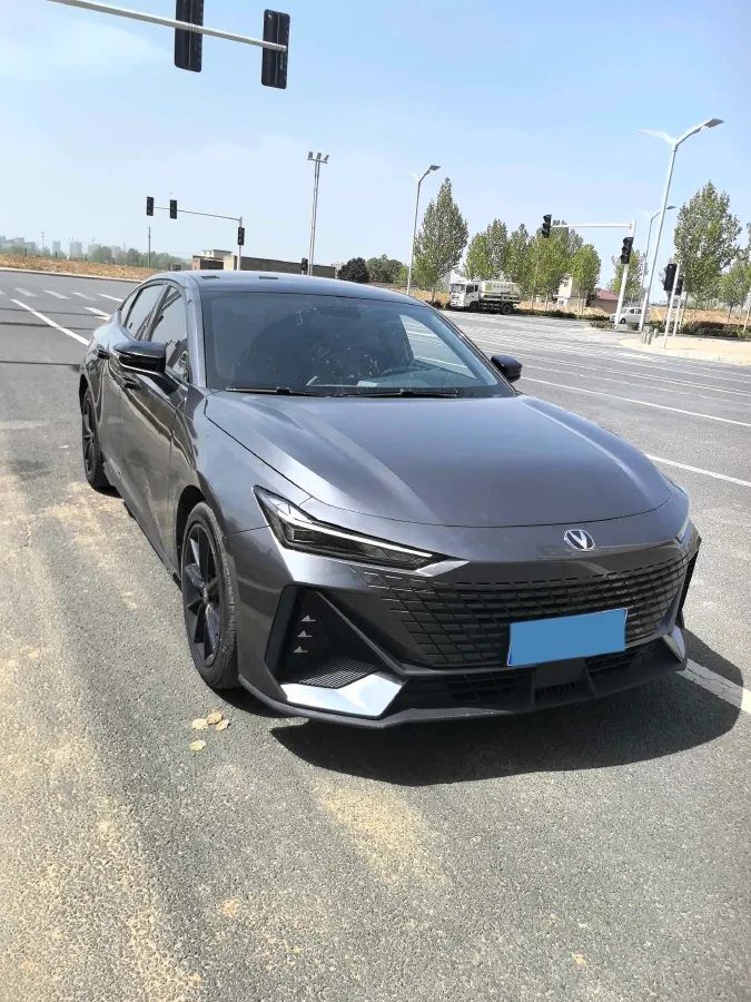 2022 ChangAn UNI-V 1.5T 188HP L4 7DCT,autocango,china used car exporter,china ev exporter,chinese used car exporter,chinese used ev exporter