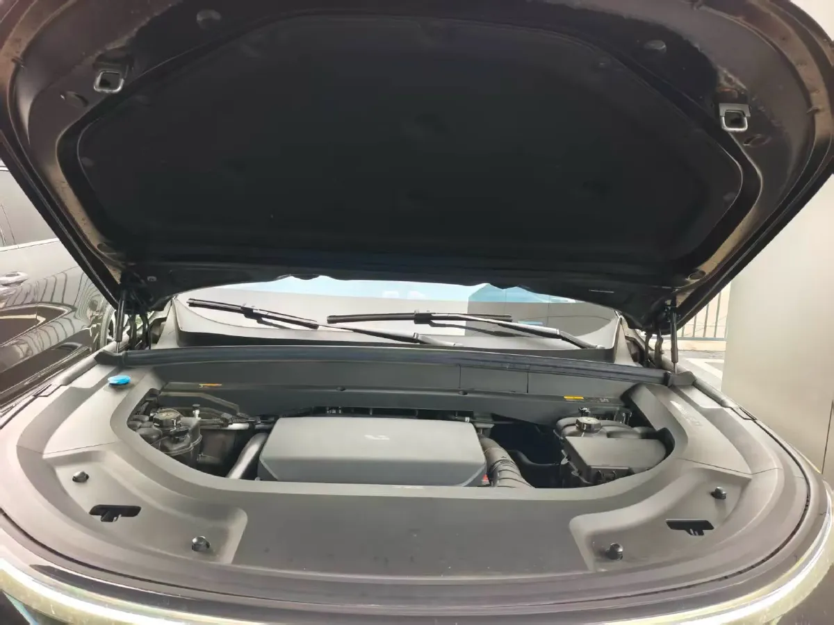 2023 Li L8 Range Extended 154HP REEV 40.9KWH,autocango,china used car exporter,china ev exporter,chinese used car exporter,chinese used ev exporter